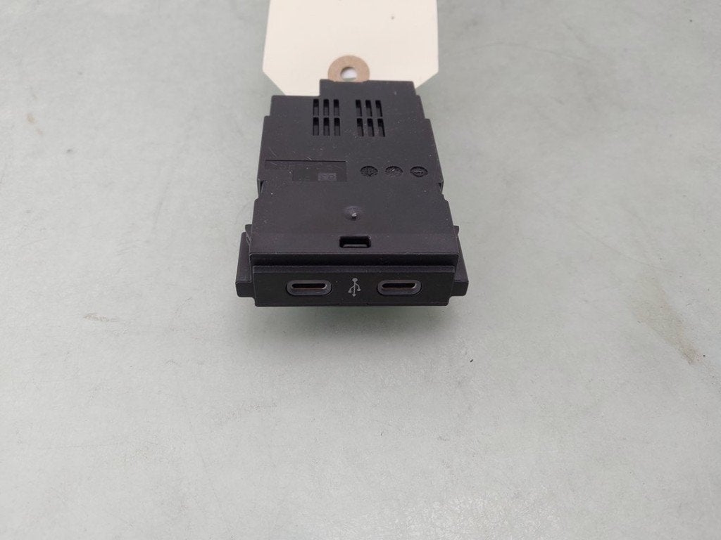 PORT AUX/USB Volkswagen Polo VI (AW1) (|2G6035700|), Volkswagen, Volkswagen AG, Utilisé, Kundenbetreuung@volkswagen.de