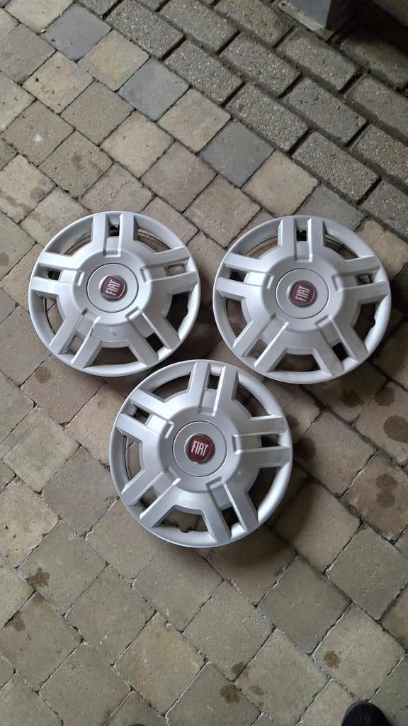 3 wieldoppen fiat mobilhome 15 inch, Ophalen