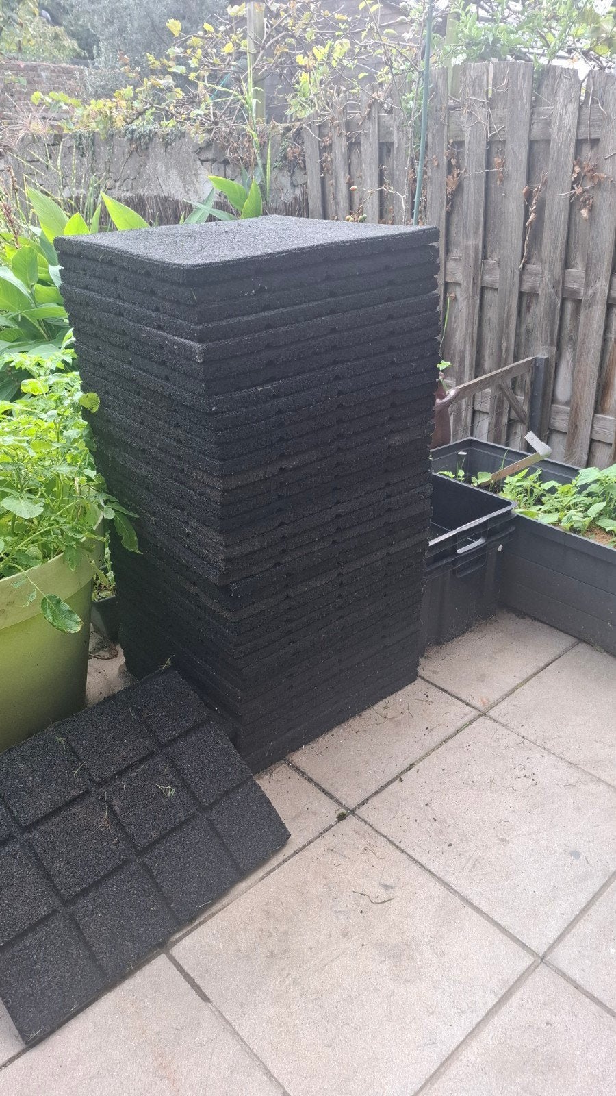 zwarte rubberen tegels, Tuin en Terras, Ophalen, Zo goed als nieuw, 5 tot 10 m², Overige typen