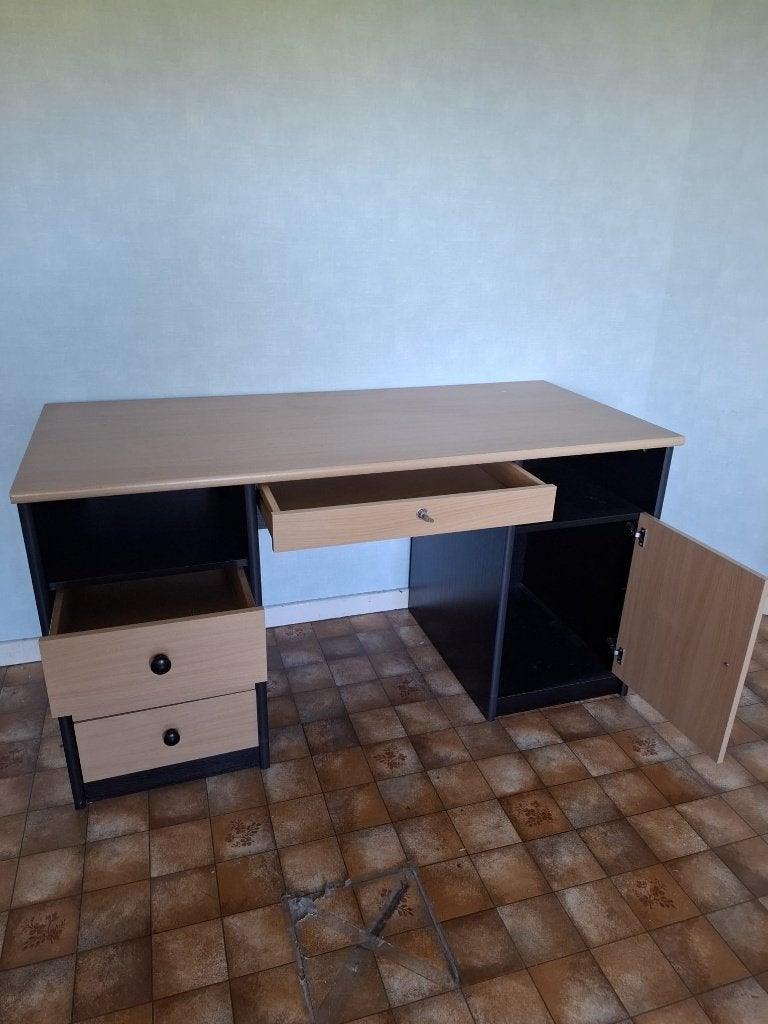 Bureau en bois et noir, Maison & Meubles, Bureaux, Bureau d'ordinateur, Autres styles, 65 cm, 143 cm