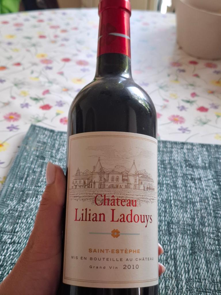 Château Lilian Ladouys
Saint-Estèphe 
2010, Ophalen