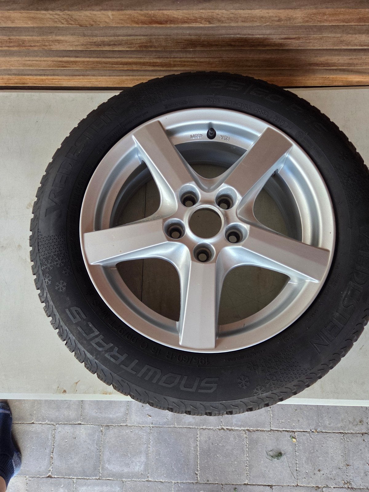 Pneus d'hiver Vredestein 195/60R 16C sur jantes, Autos : Pièces & Accessoires, Pneus hiver, 16 pouces, Véhicule de tourisme, Pneu(s)