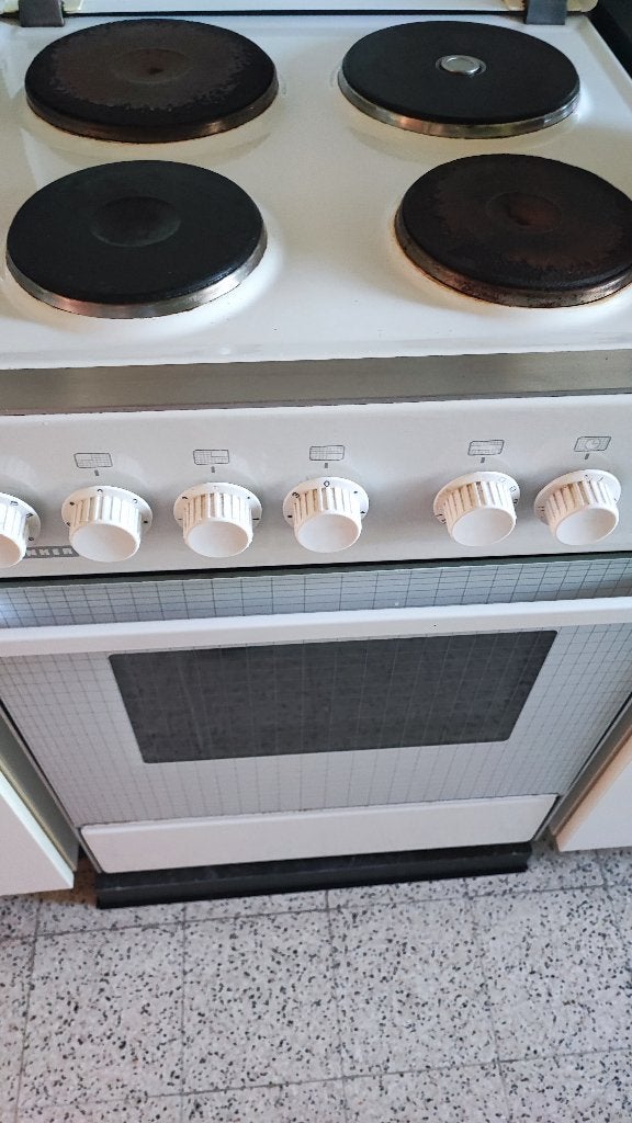 Kookfornuis gratis, Elektronische apparatuur, Fornuizen, Ophalen, Gebruikt, 4 kookzones, 85 tot 90 cm