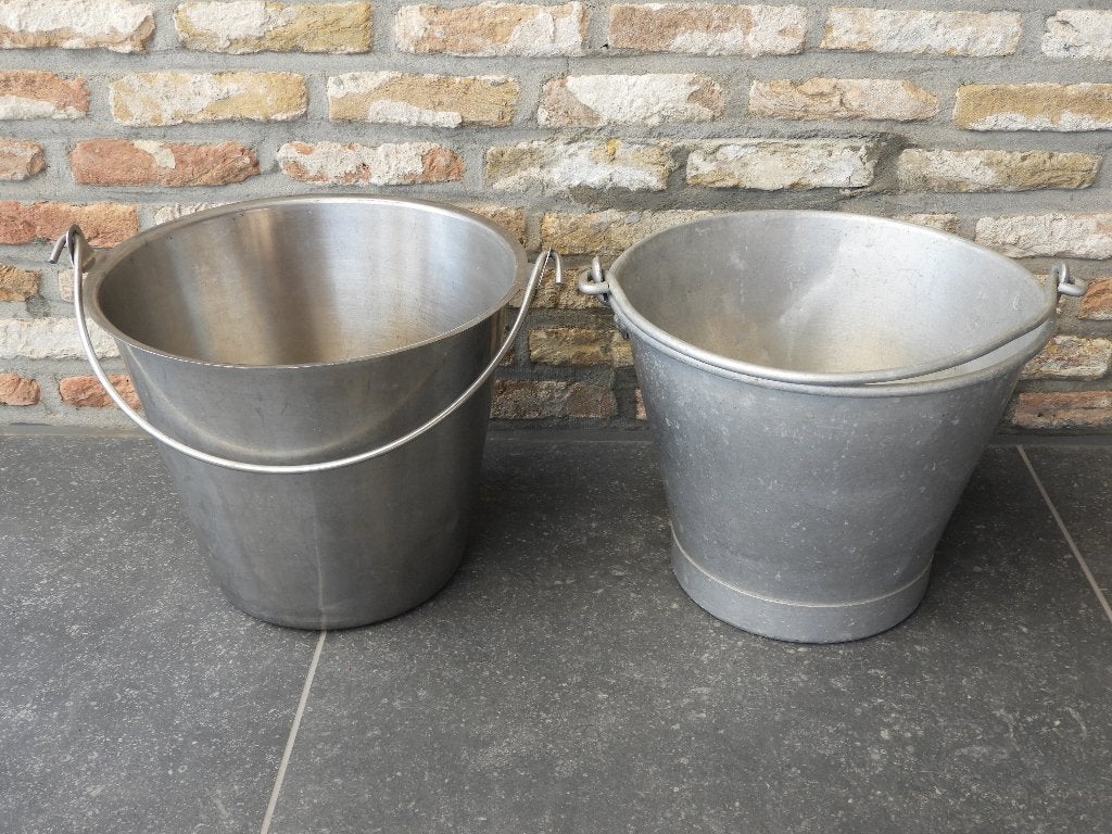 Emmers Inox + Aluminium van 10 Liter, Huis en Inrichting, Emmers, Ophalen of Verzenden, Gebruikt, RVS, Met handgreep