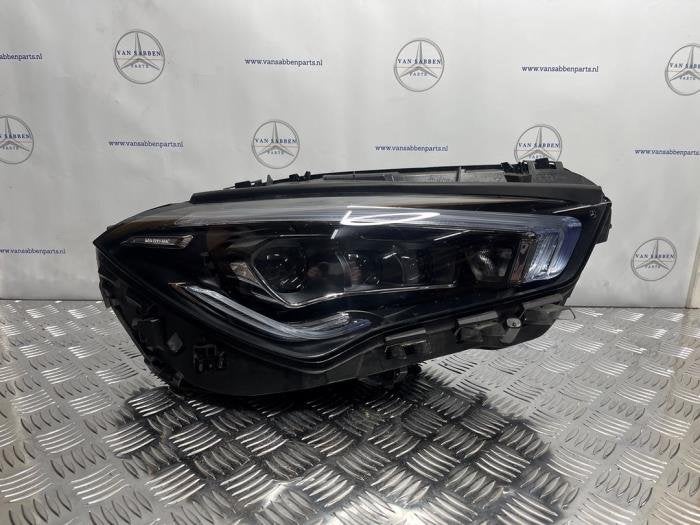 Phare droit d'un Mercedes CLA, -, 3 mois de garantie, Utilisé, -