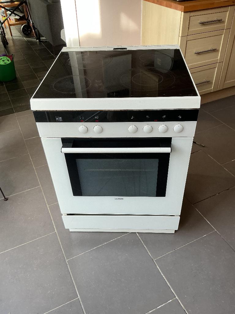 Elektrisch fornuis Siemens, Electroménager, Cuisinières, 4 zones de cuisson, Enlèvement, Utilisé, Air chaud