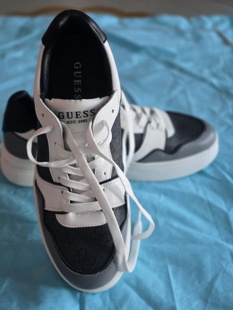 Guess, Enlèvement ou Envoi