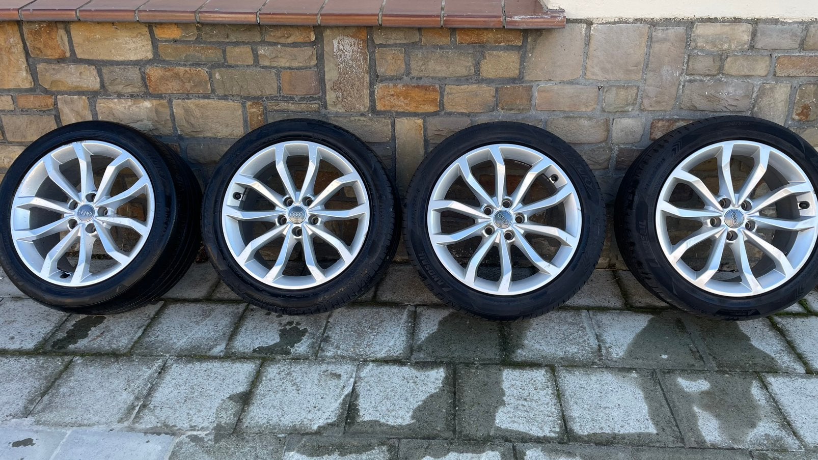 Jantes 18P d’origine AUDI avec pneu bon état, Autos : Pièces & Accessoires, Pneus et Jantes, 245 mm, Pneus été, 18 pouces