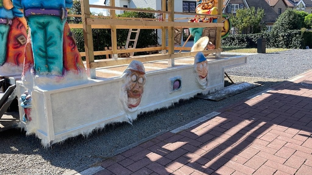 Carnavalswagen te huur!, Ophalen, Zo goed als nieuw