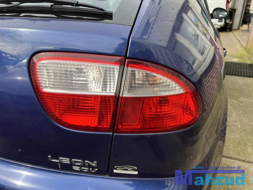 SEAT LEON 1 rechts binnen buiten achterlicht 1999-2005, Gebruikt, Autovia A-2, Km 585 585
08760  Martorell, ES, SEAT S.A., Customercare@seat.es
