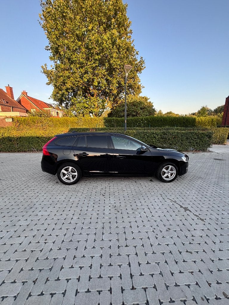 Volvo V60 -D2/ 2018, Auto's, Voorwielaandrijving, Dealer onderhouden, Stof, Zwart