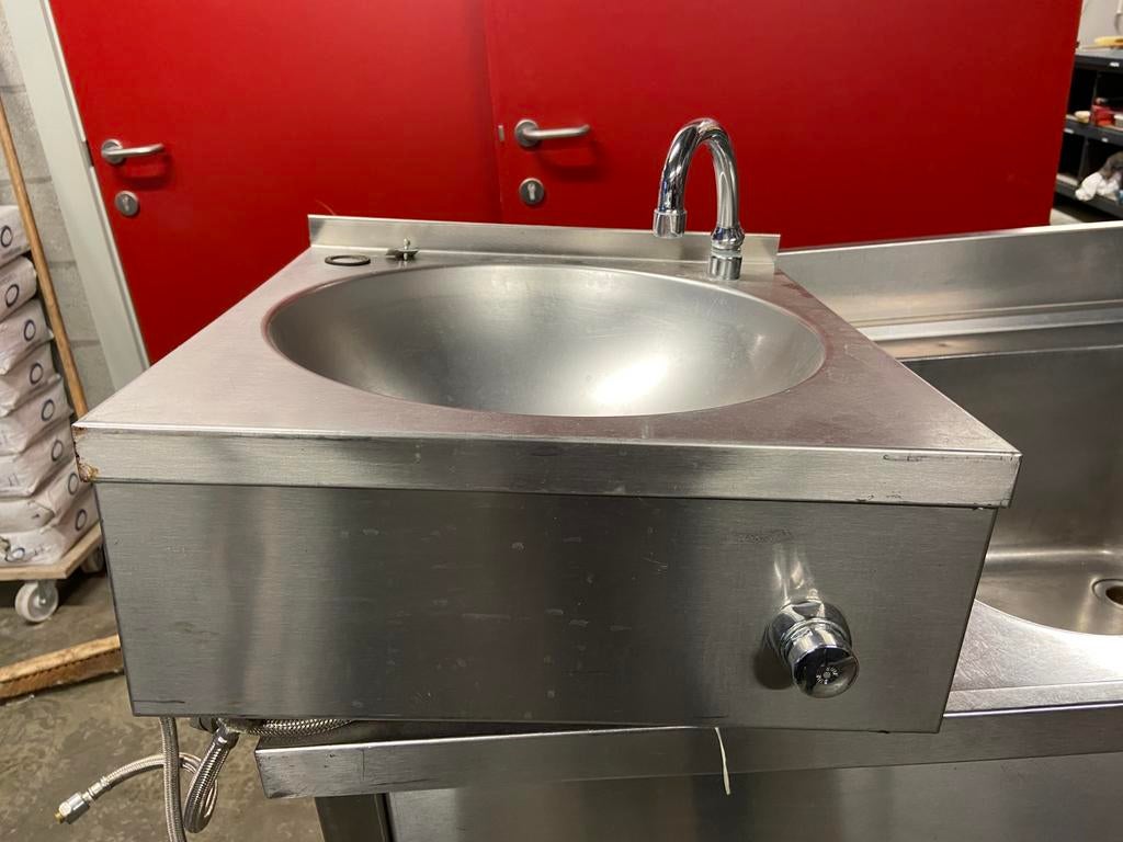 Inox handenwasser, Ophalen
