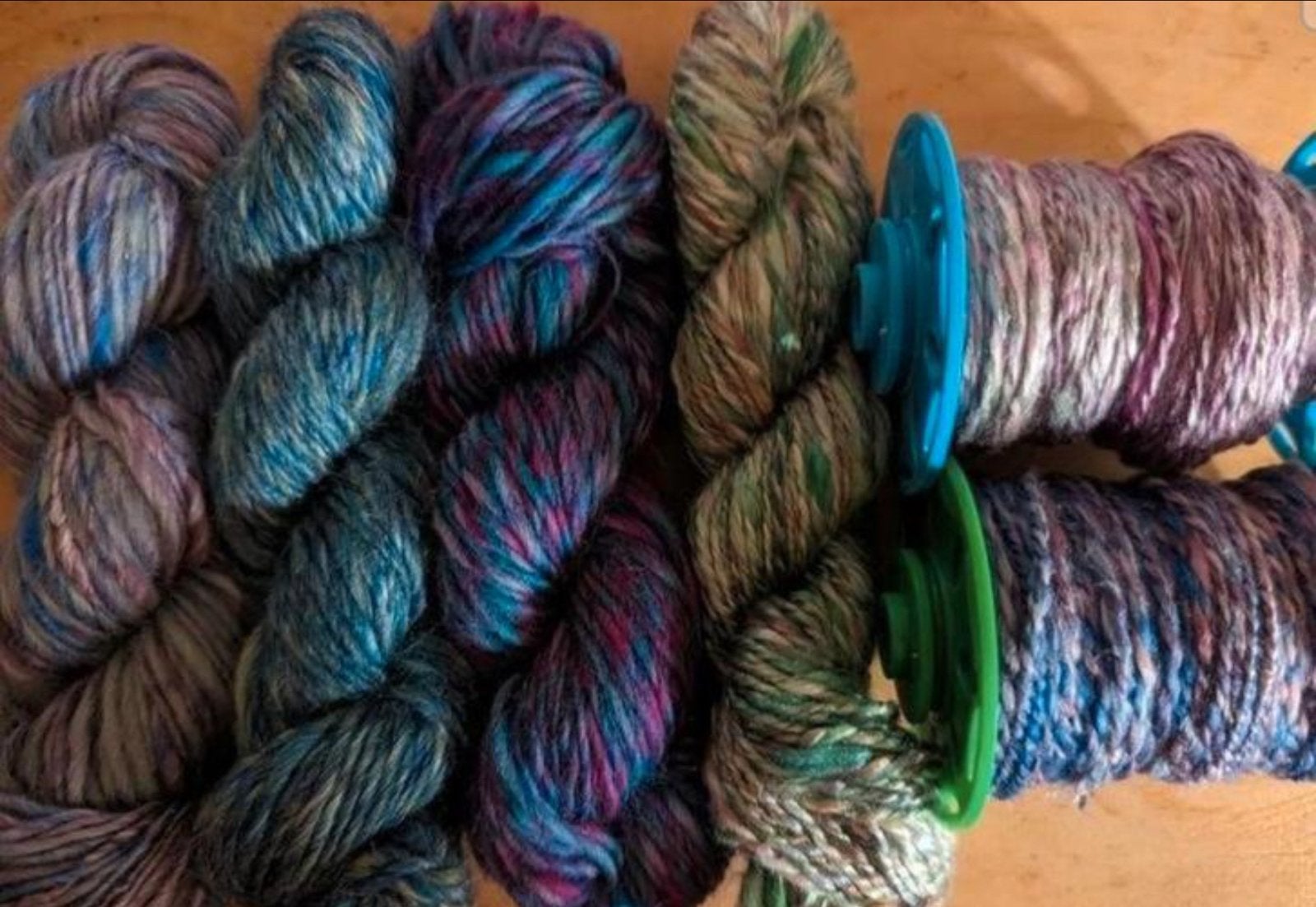 Elektrisch spinnewiel met gratis alpaca wol, Hobby en Vrije tijd, Ophalen of Verzenden, Nieuw, Spinnewiel