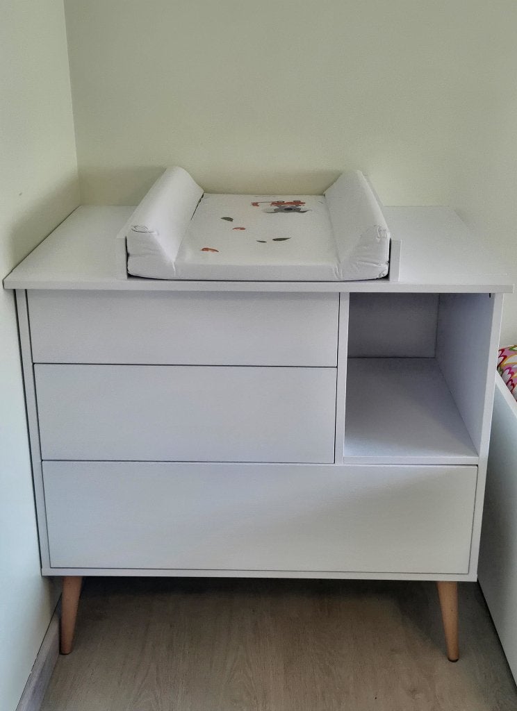 Quax Cocoon commode Ice White met extensie voor babykamer, Kinderen en Baby's, Kinderkamer | Commodes en Kasten, Zo goed als nieuw