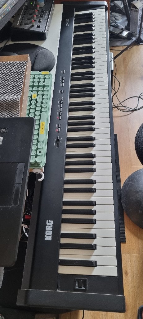 Korg SP-100 Digitale Piano 88 gewogen toetsen, Muziek en Instrumenten, Piano's, Zo goed als nieuw, Overige typen, Digitaal, Ophalen