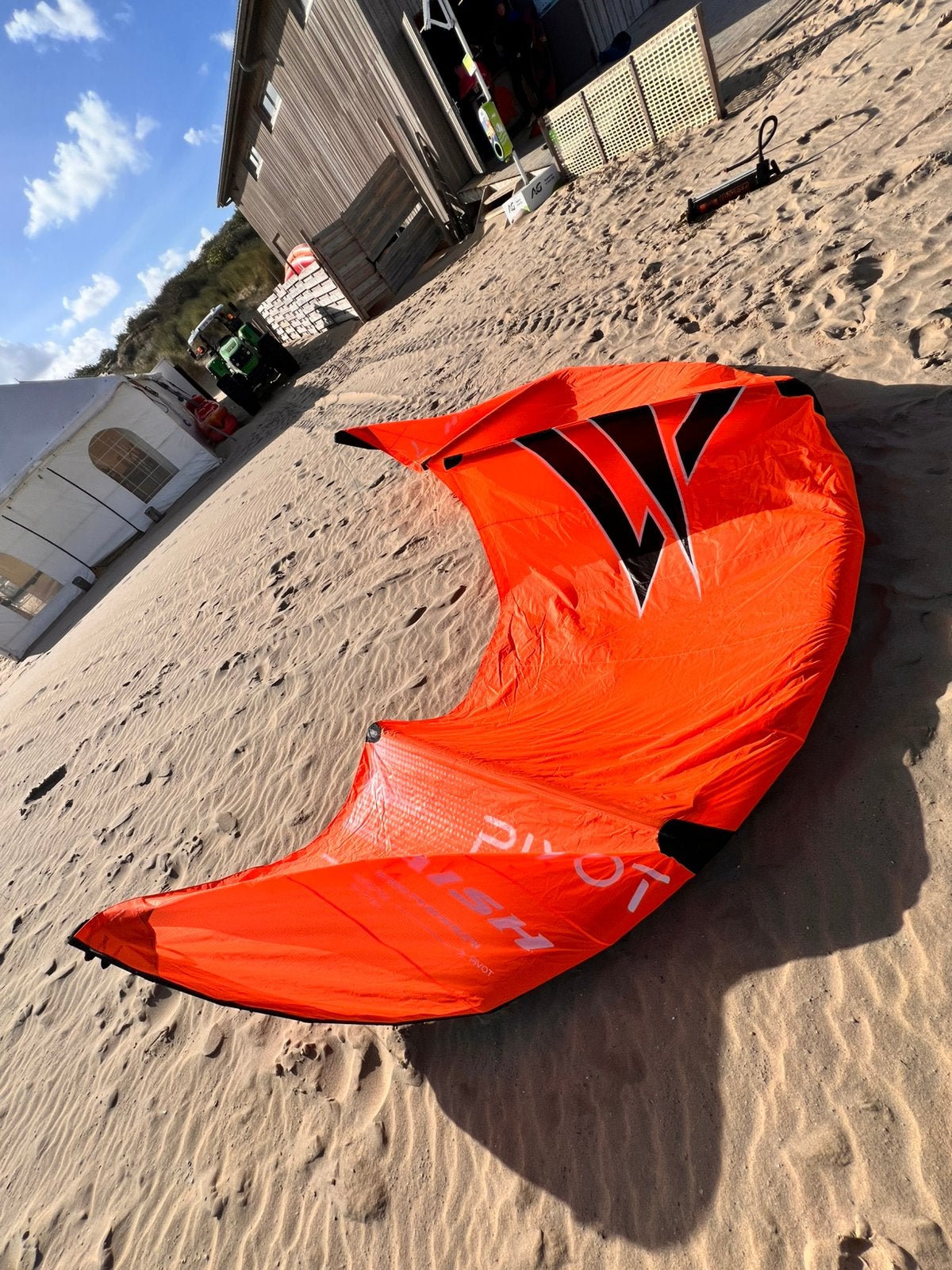 Naish Pivot 7 m 2026, Sports nautiques & Bateaux, Enlèvement, Comme neuf