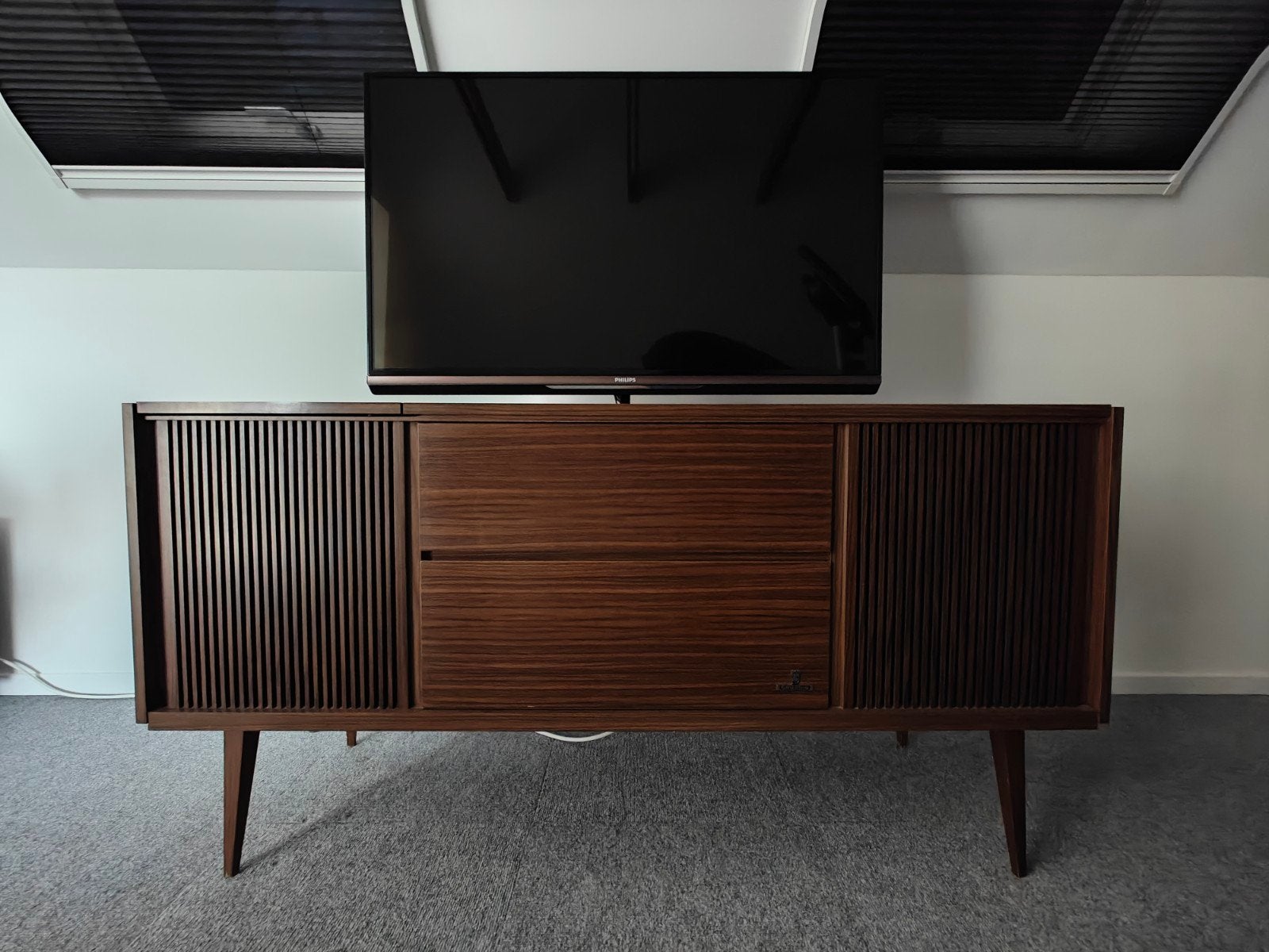 MOET WEG: Retro Grundig audio meubel, Enlèvement