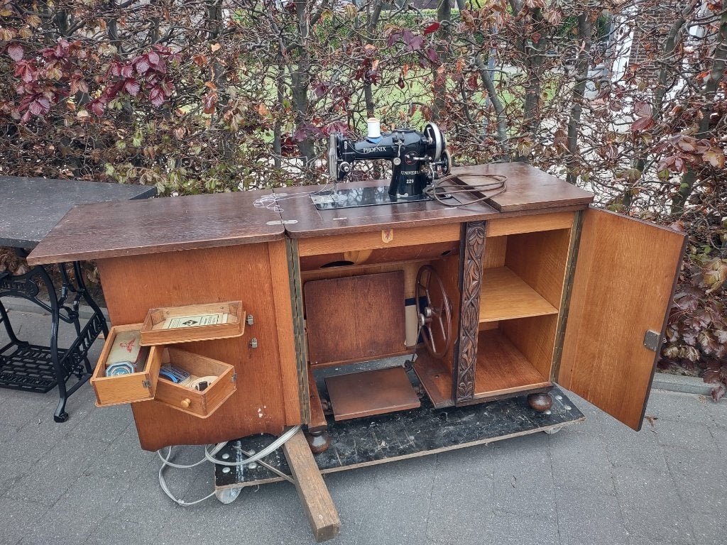 Naaimachine Phoenix met meubel, Antiek en Kunst, Antiek | Naaimachines, Ophalen