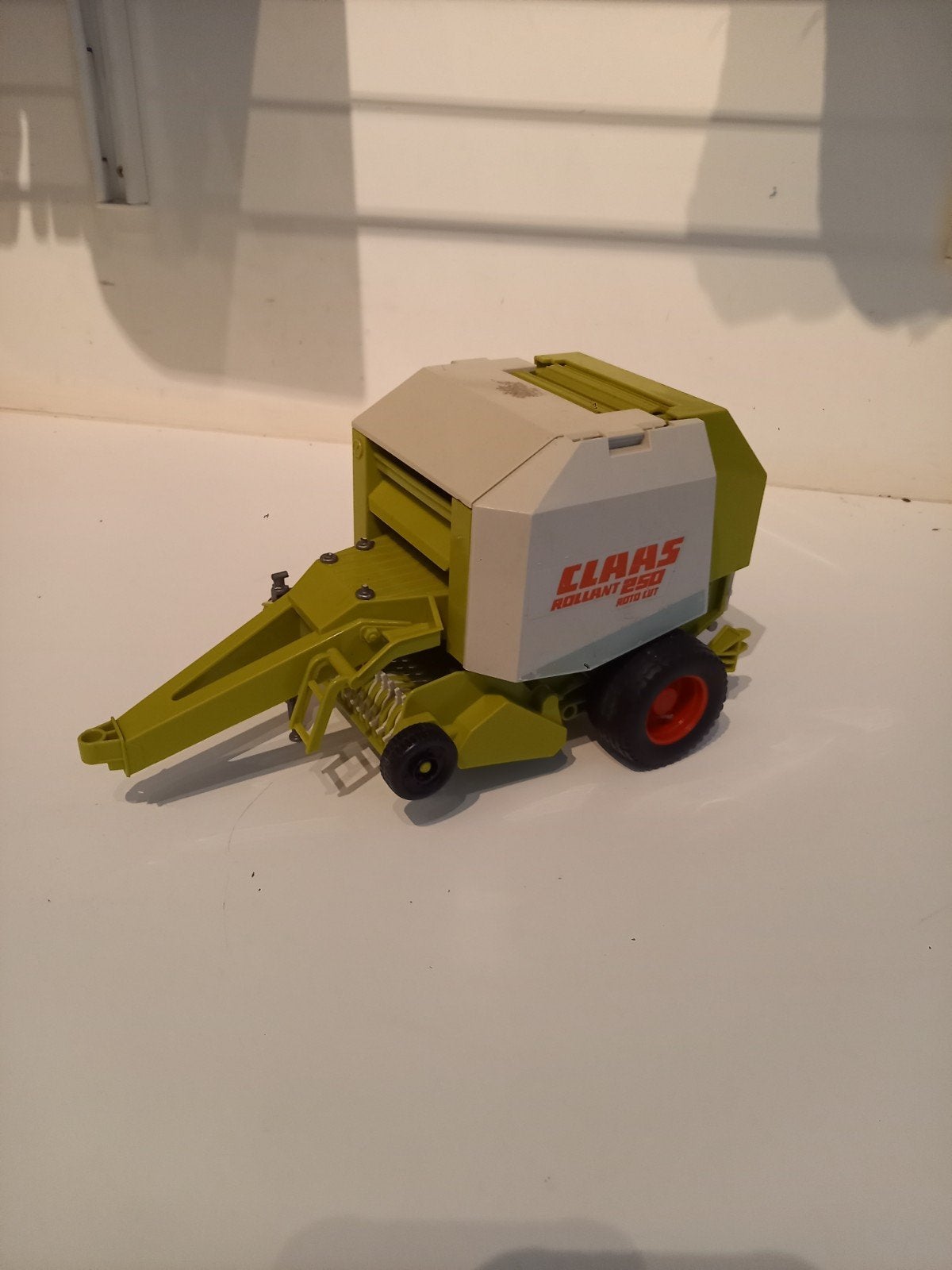 Presse à balles rondes Bruder Claas, Enlèvement
