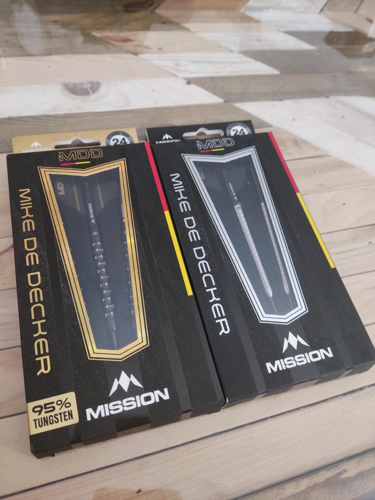 Mike De Decker 2 Dart sets 24gr, Ophalen of Verzenden, Nieuw, Pijlen
