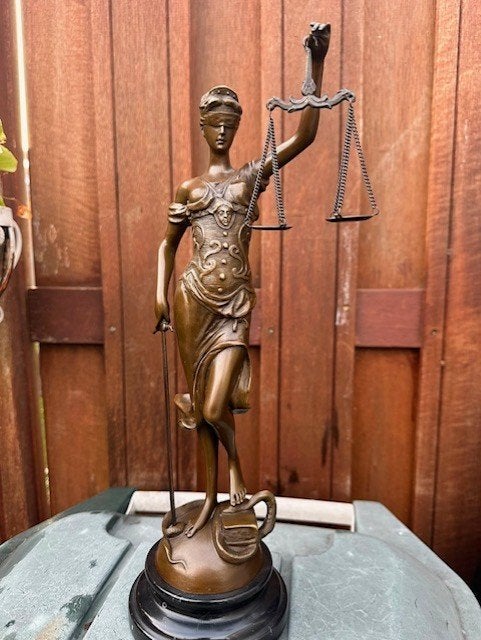 bronzen sculptuur vrouwe justitia, Antiek en Kunst, Ophalen of Verzenden, Brons, Beeld, Zwart