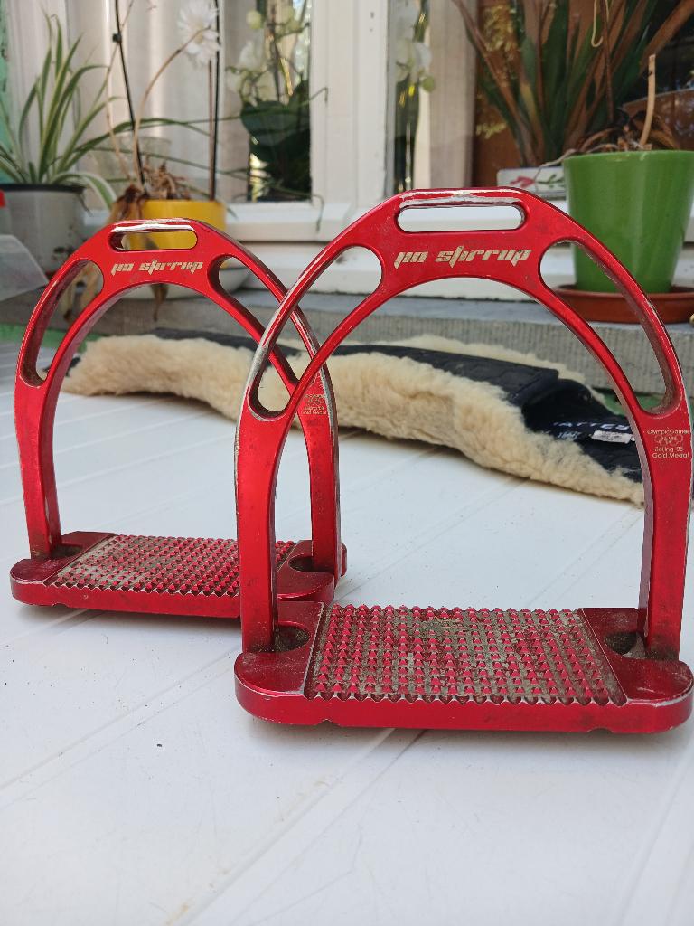 Stijgbeugels rood JIN STIRRUP, Ophalen, Gebruikt, Springen