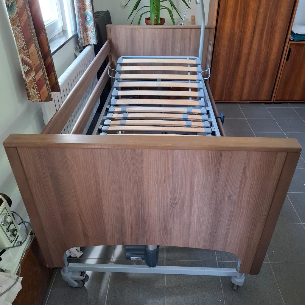 Lit médicalisé "Gcare project" finition noyer, Divers, Enlèvement