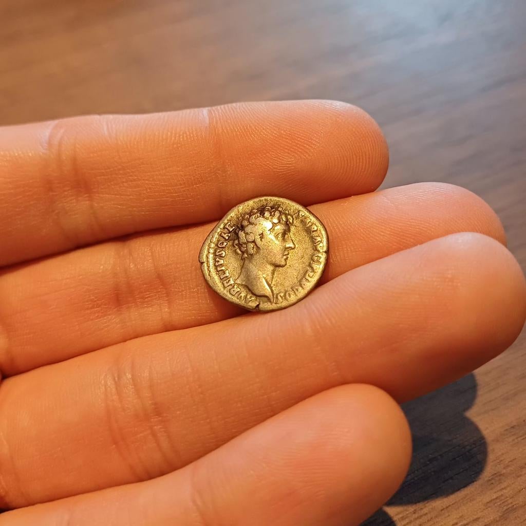 Marcus Aurelius denarius, als Caesar. Incl houder/staander, Ophalen of Verzenden