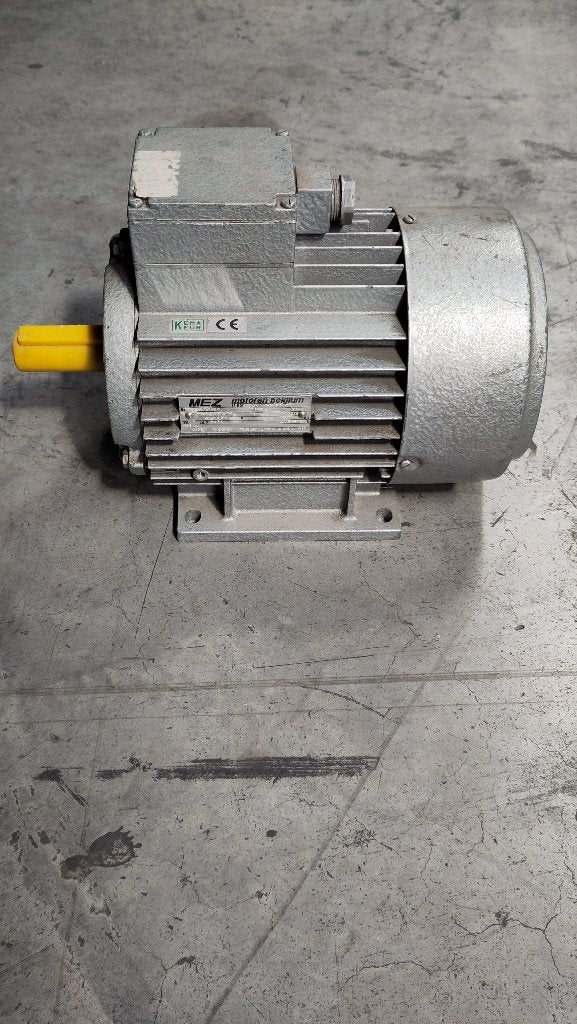 Moteur électrique MEZ 0,75 kW 685 tr/min triphasé IP54, Bricolage & Construction, Enlèvement, Neuf, Autres types