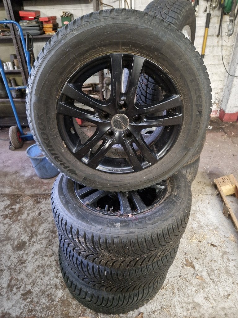 4 winterbanden met alu velg ( Kia Venga), Ophalen, Gebruikt, 15 inch, Velg(en)