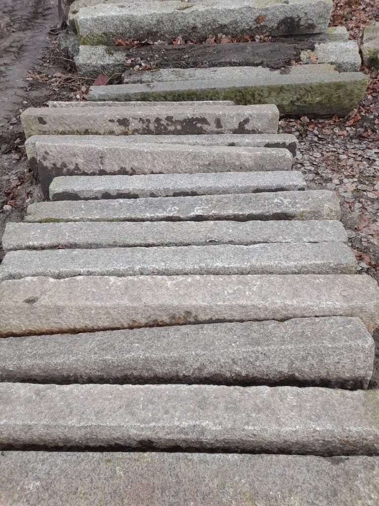 borduurs in arduin of graniet, Enlèvement