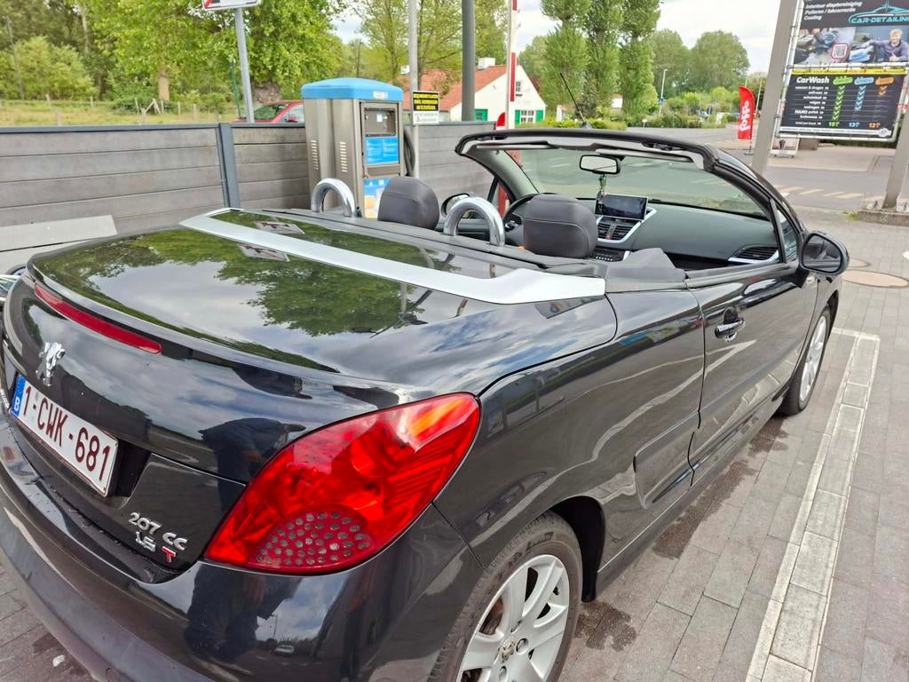 Peugeot 207 cc benzine cabrio slechts 95000 km, Lederen bekleding, 4 zetels, Zwart, 4 cilinders