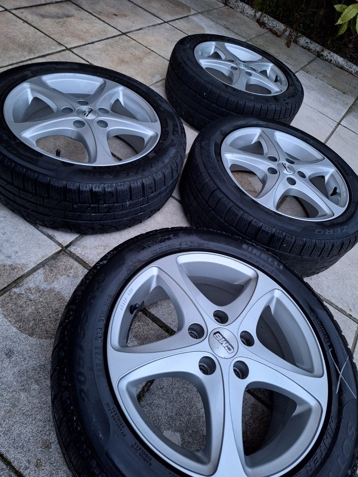 Pneus hiver pirelli sur jantes cms r16 205/55, Autos : Pièces & Accessoires, Pneus et Jantes, Pneus hiver, 16 pouces, Enlèvement