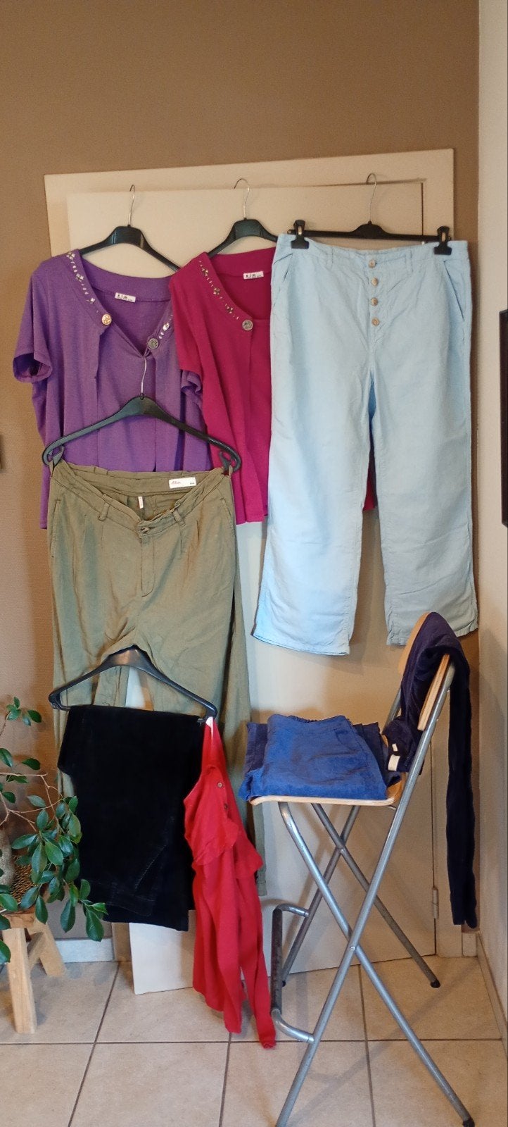 GRATIS Dames Merkkledij Maat 44. Diest. Lees Beschrijving !, Kleding | Dames, Dames-kledingpakketten, Ophalen, Maat 42/44 (L)