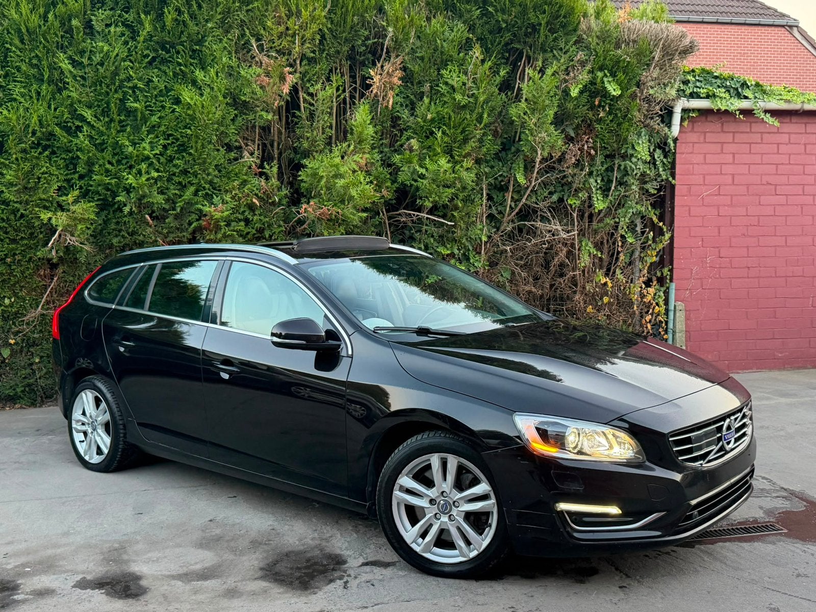 Volvo v60 D6 plug-in-hyrbide AWD 8800€ gekeurd voor verkoop, Auto's, Automaat, 5 deurs, Te koop, Hybride Elektrisch/Diesel