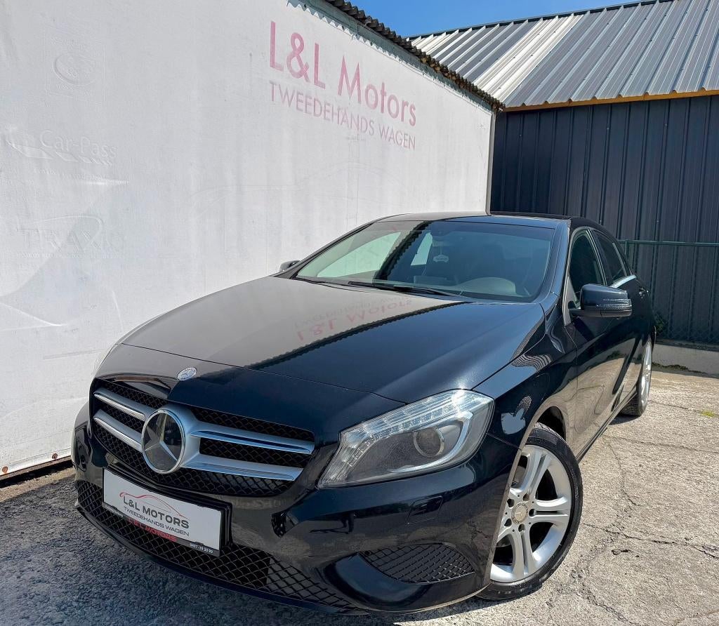 Mercedes-Benz A 180 *Xenon Camera Alu 17"*Garantie 12Maand*, Auto's, 4 cilinders, Leder en Stof, Zwart, 1595 cc