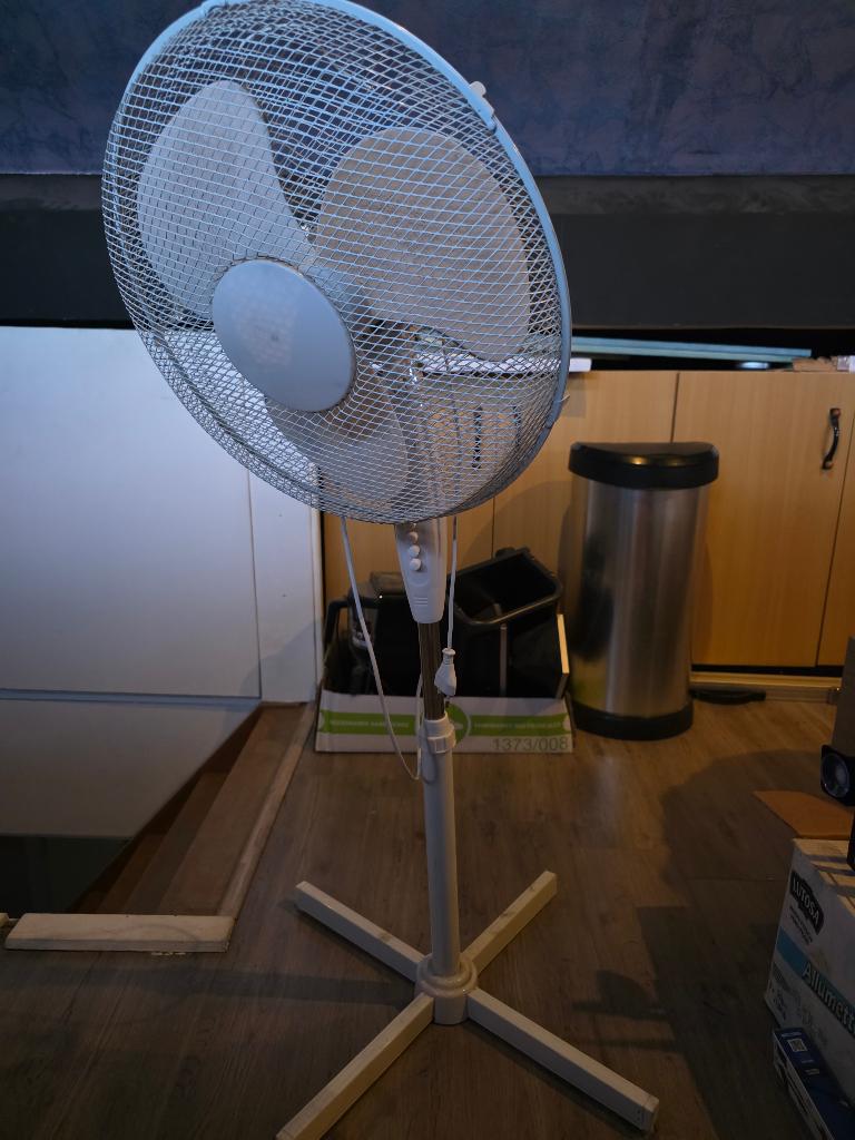 Ventilator, Elektronische apparatuur, Ophalen, Zo goed als nieuw, Statiefventilator