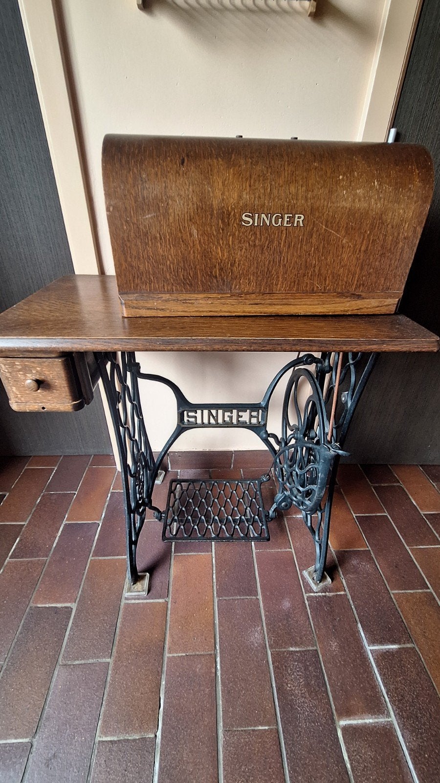 Singer naaimachine, Enlèvement
