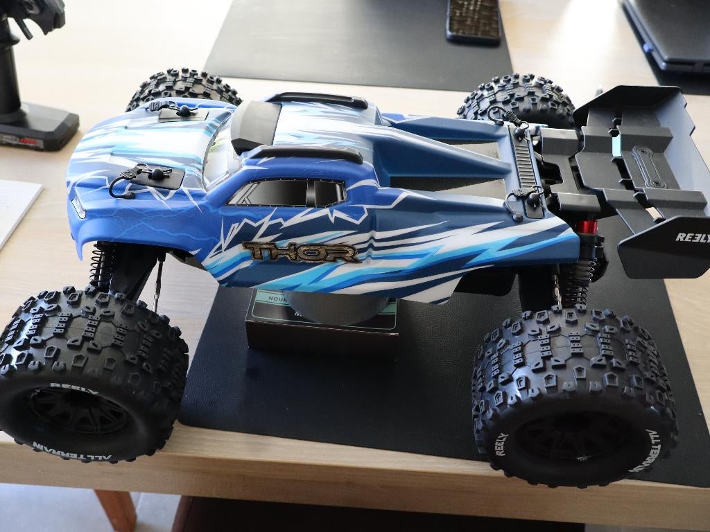 RC 1/1O Monster Truck, Échelle 1:10, Voiture off road, Comme neuf, Enlèvement