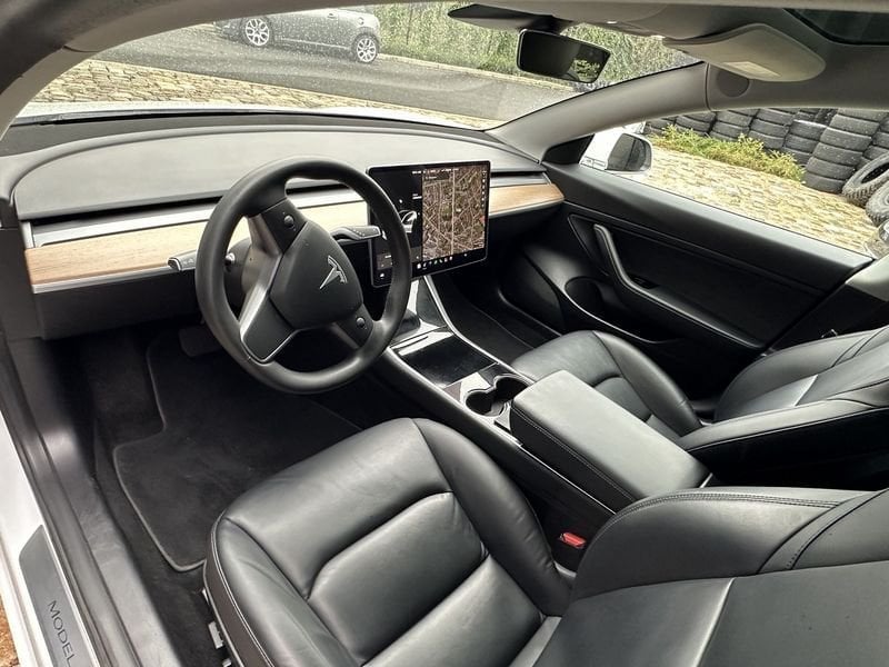 Tesla Model 3, Autos, Cuir, Achat, Entreprise, Noir