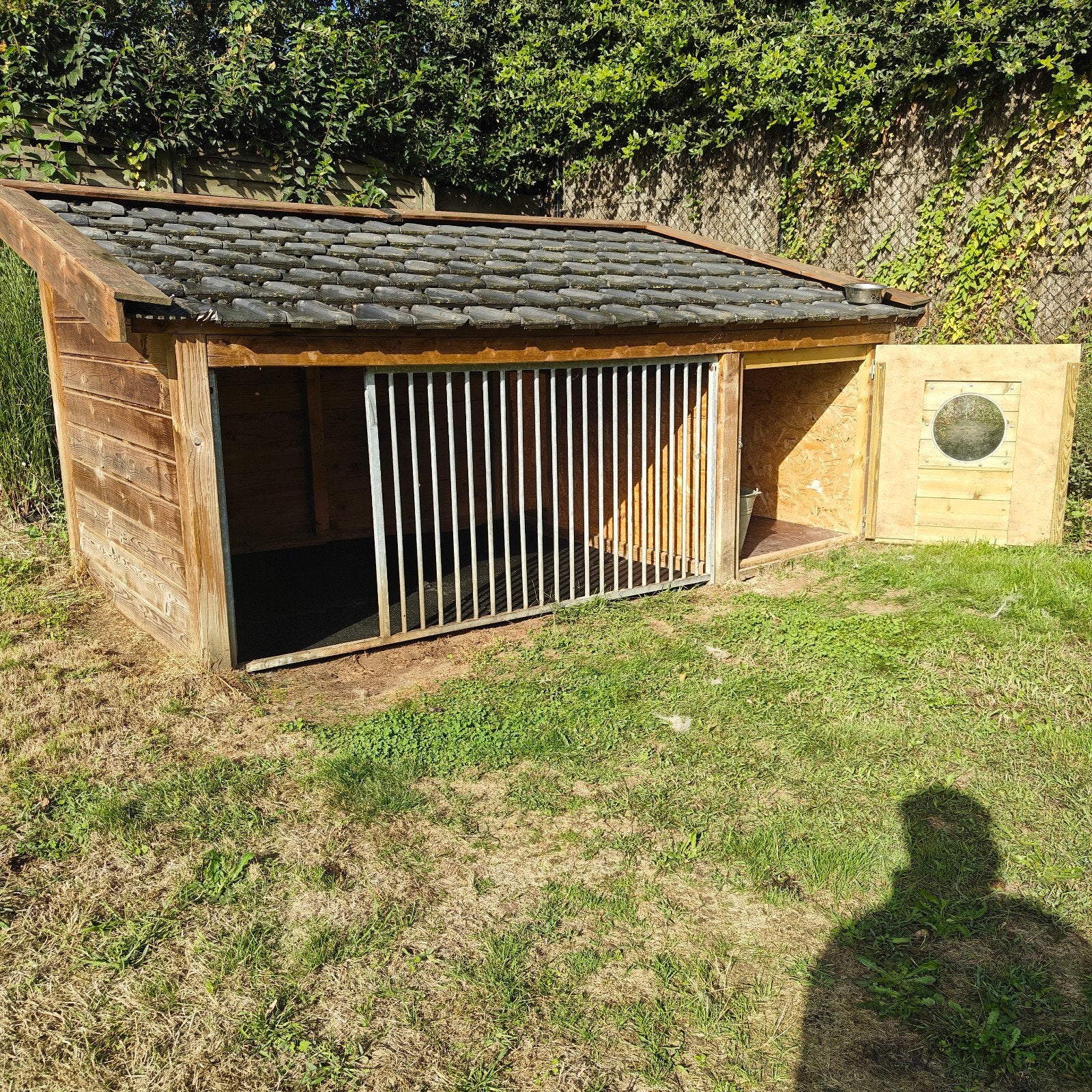Groot hondenhok met aparte slaapruimte, Ophalen, 100 cm of meer, Hondenhok, 110 cm of meer