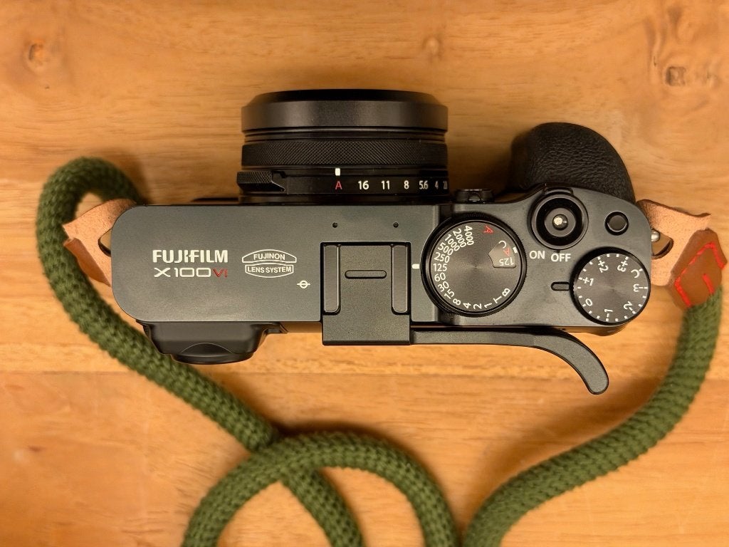 Fuji X100VI - nieuwstaat, TV, Hi-fi & Vidéo, Appareils photo numériques, Comme neuf, Enlèvement, Appareil photo hybride, Poignée