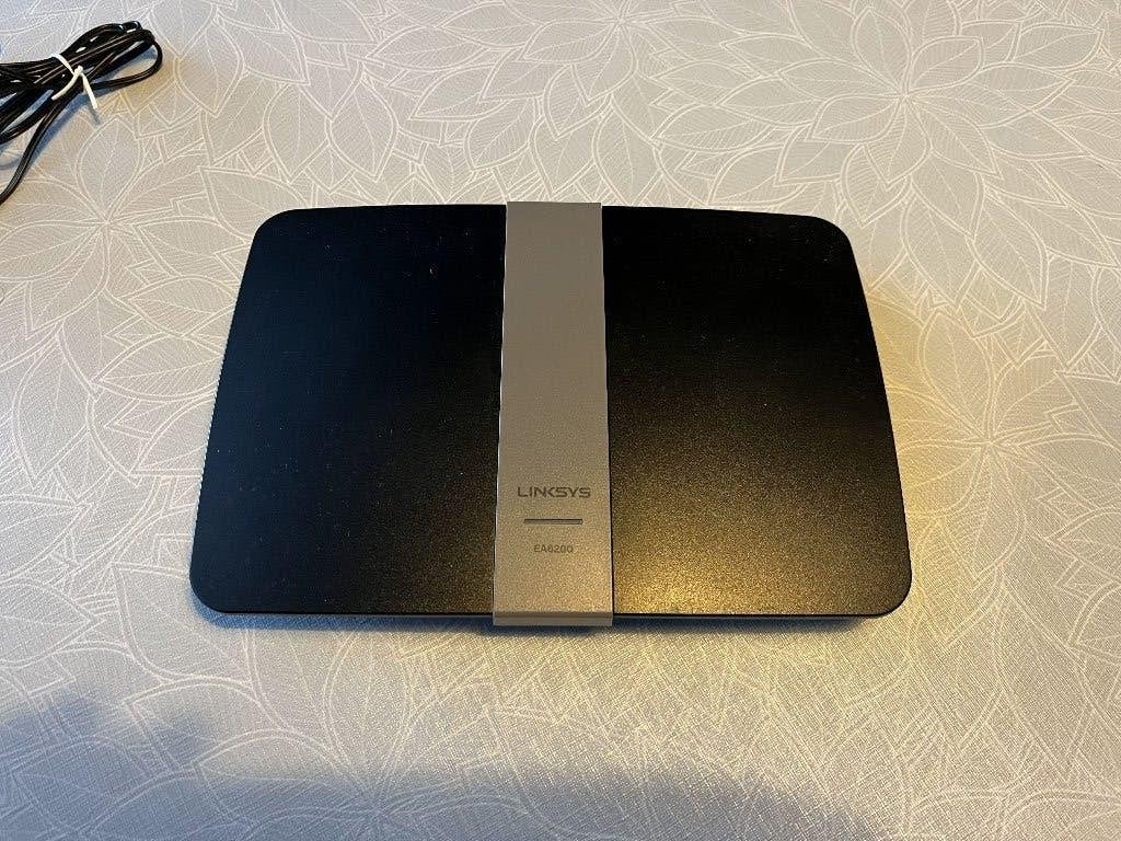 Router Linksys EA6200, Computers en Software, Routers en Modems, Ophalen, Zo goed als nieuw, Router, Linksys