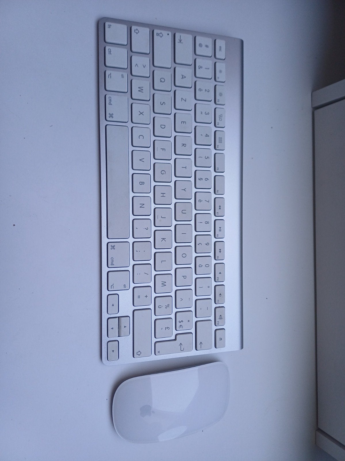 apple muis en toetsenbord, Computers en Software, Toetsenborden, Gebruikt, Azerty, Ophalen of Verzenden, Draadloos