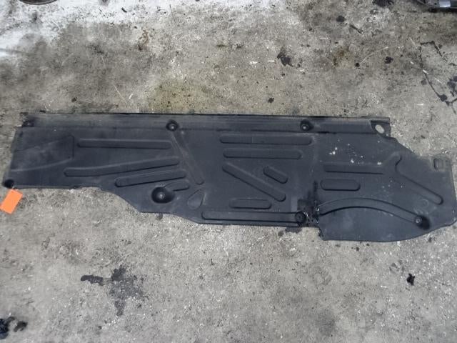 MOTORBESCHERMPLAAT Mercedes-Benz C (W203) (01-2000/02-2007), Gebruikt, Mercedes-Benz, Mevr. I. Hauben, Rue de l'Espoir 34 34
4030  GRIVEGNÉE, BE
