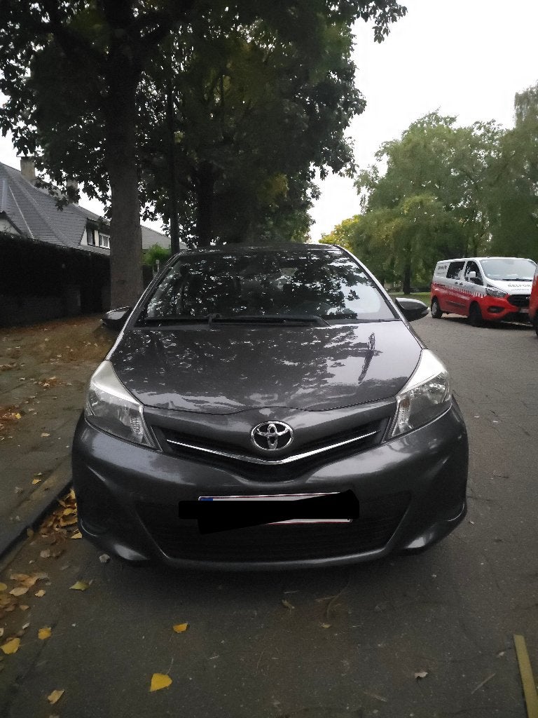 Toyota Yaris 1.33 VVT-I (2012), Autos, Achat, Entretenue par le concessionnaire, Noir, 5 portes