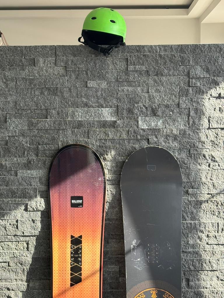 Snowboard artikelen bord + helm, Ophalen, Board