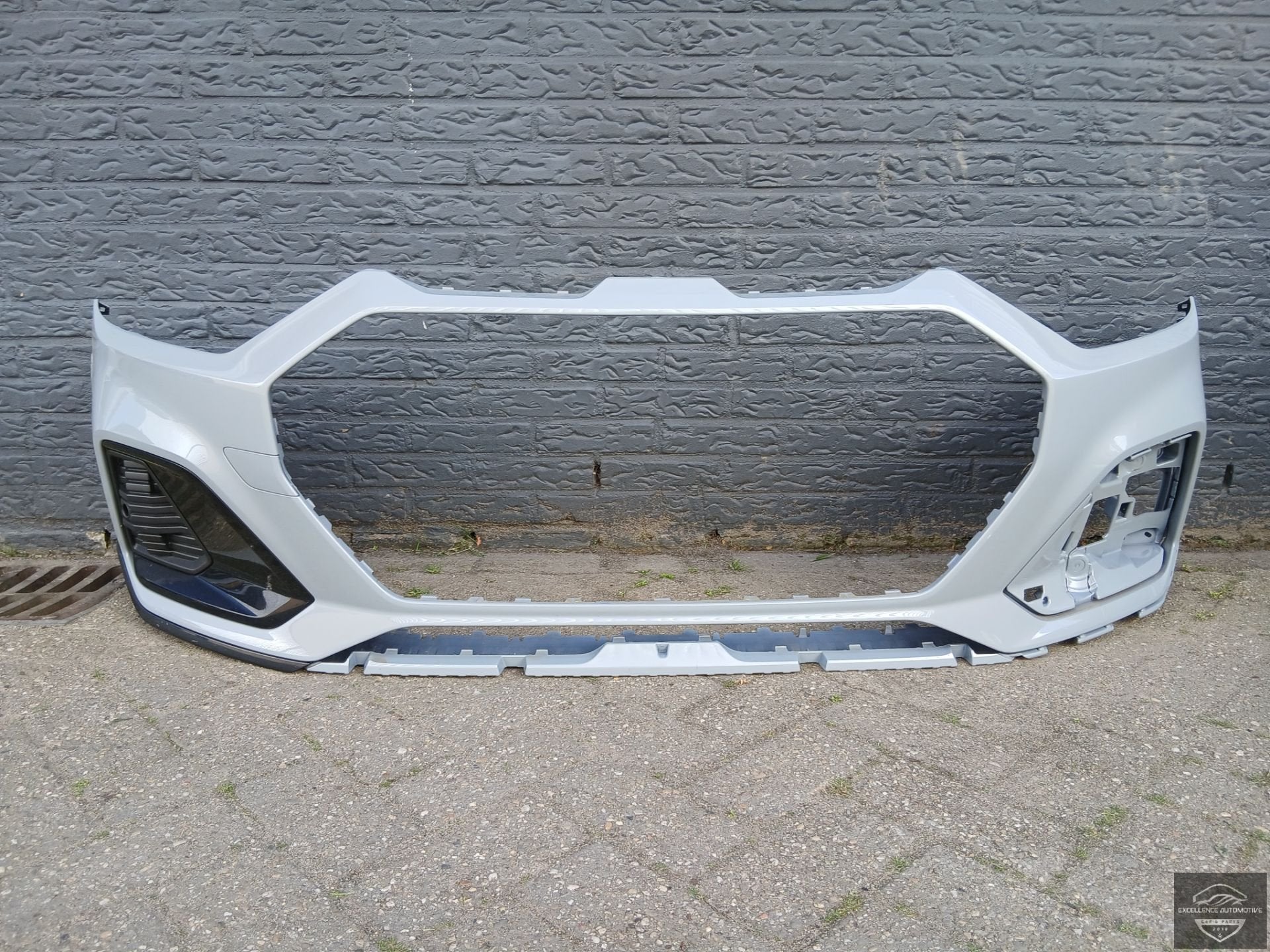 Pare-chocs avant d'origine Audi A1 82A Citycarver 2019+ !, Autos : Pièces & Accessoires, Pare-chocs, AUDI AG, Auto-Union-Strasse 1
85045  Ingolstadt, DE