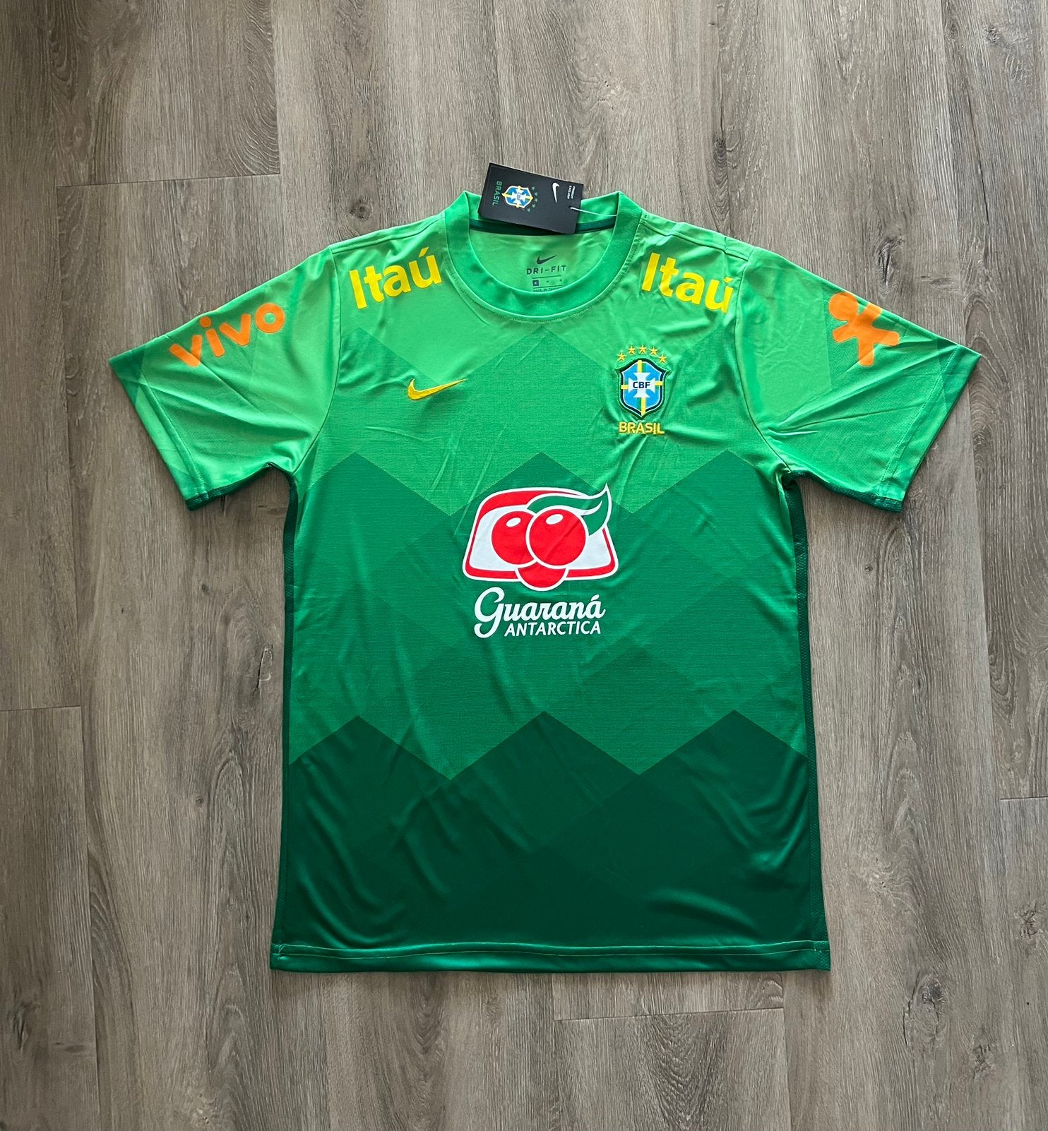 Brazilië Retro 2020 Pre Match Trainingsshirt Maat M NIEUW, Sport en Fitness, Maat M, Ophalen of Verzenden, Nieuw, Shirt
