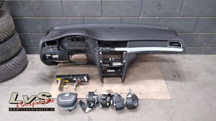 Airbag set + dashboard van een Skoda Superb, Gebruikt, -, -, Ophalen of Verzenden